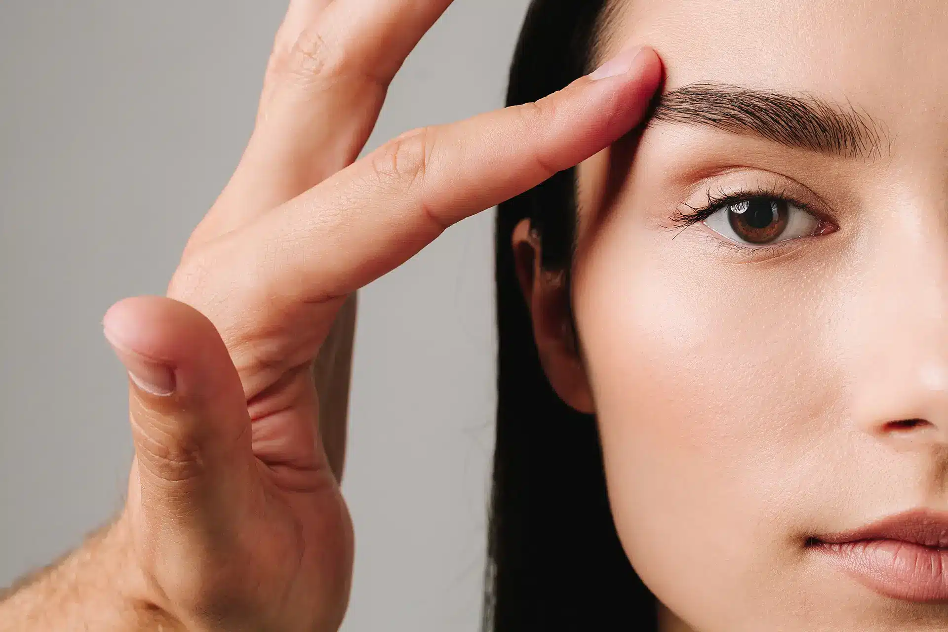 Non-Surgical vs Surgical Eyelid Lift: Which Is Right For You?